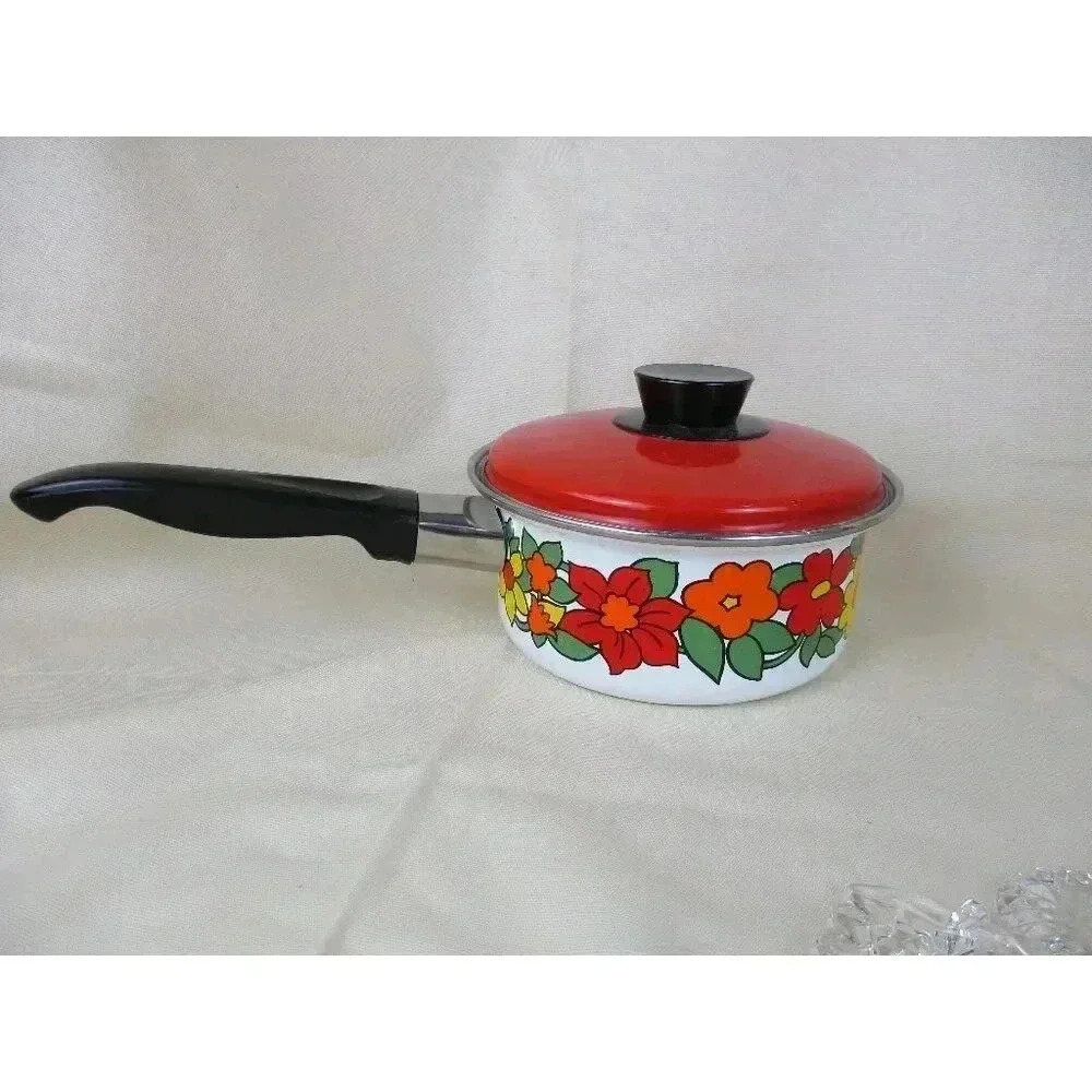 Enamel saucepan, Flower quart pan, retro 1970 saucepan, Kitchen, Red Flowers,‎